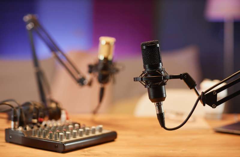 How to Create a Catchy, Scroll-Stopping Podcast Intro
