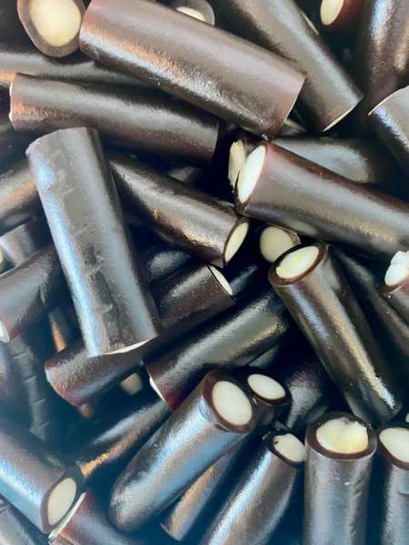 Mint Filled Sweet Black Licorice Logs Toms