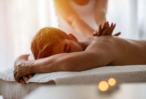 What is the Difference Between a Masseuse and a Massage Therapist?