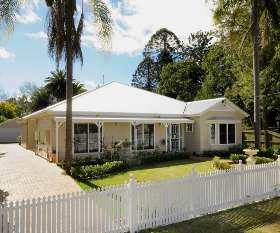 Peter Snow & Co Real Estate