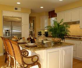 TK4 Traditional polyurethane and granite kitchen