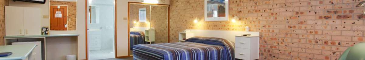 Cardiff Motor Inn Banner