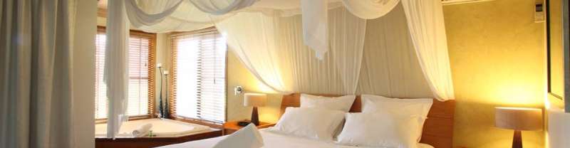 Honeymoon Package at Lake Weyba Cottages Noosa