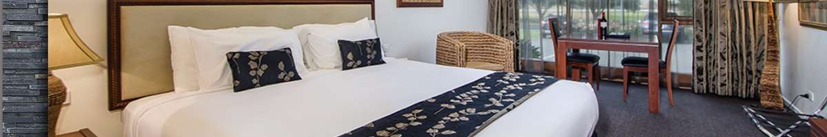 Commodore on the Park Banner