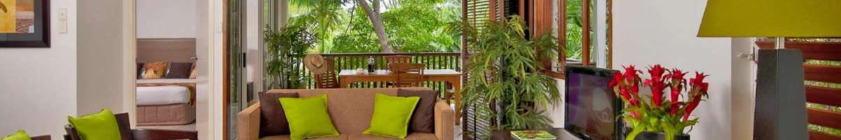 The Reef Retreat Palm Cove Banner