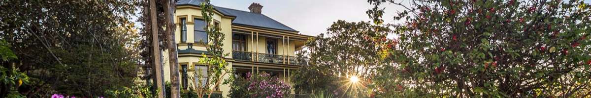 Corinda's Cottages Banner