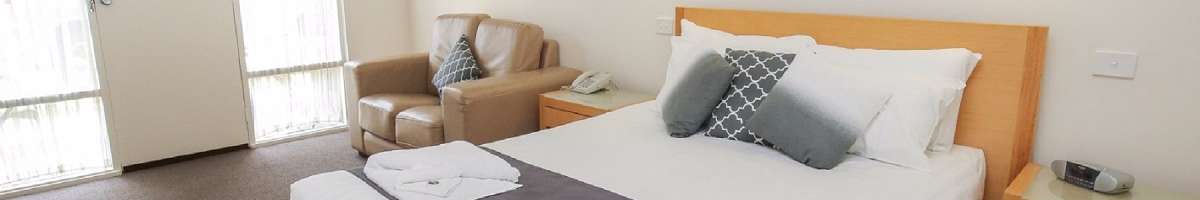 Sandors Motor Inn Banner