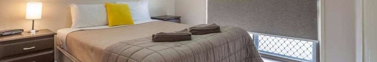 Clifford Gardens Motor Inn Banner