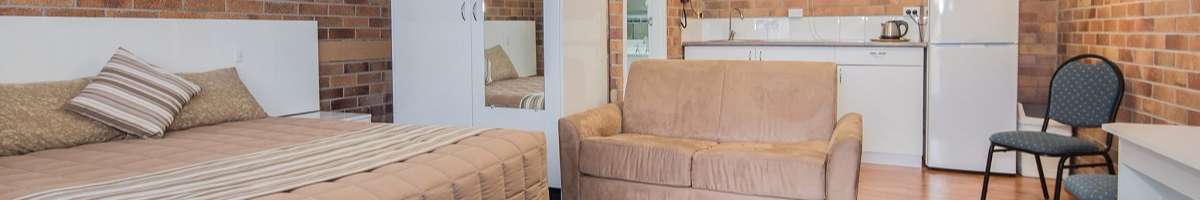 Tally Ho Motor Inn Banner