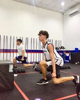 Functional Training di F45 Training Citraland, Surabaya