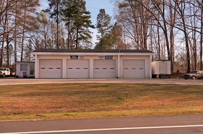 Lee's Collision Logo