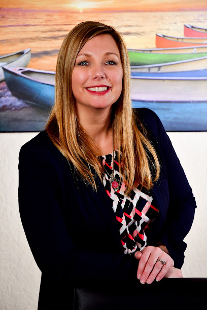 Law Office of Kari L. MacDonald, P.A. Logo