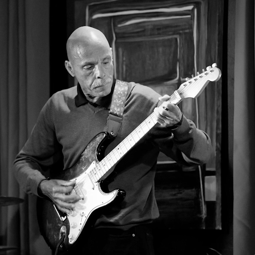 Brad Davis Guitar Lessons Logo