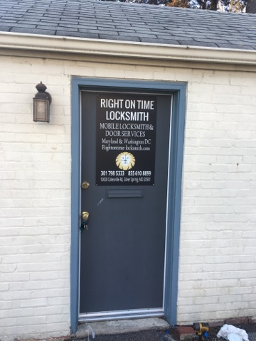 Right On Time Locksmith Banner