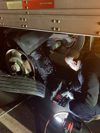 24 Hour Truck Tire Service Banner