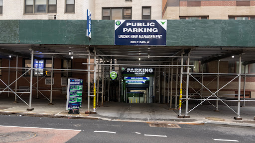 Centerpark East 34th Street Parking Garage Banner