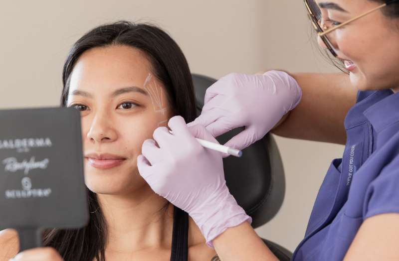 6 Non Surgical Skin Tightening Treatments To Gift Mom This Mother’s Day