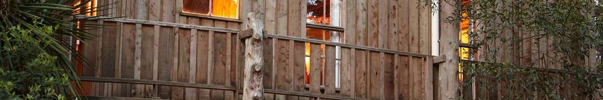 Crayfish Creek Van & Cabin Park & Spa Treehouse Banner