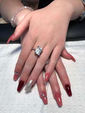 Classique Nails & Beauty