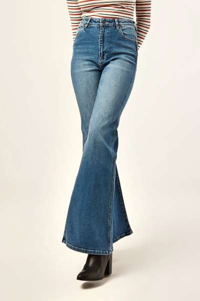 WRANGLER WOMENS LOU LOU BELLS FLARES - BLUE FIELDS