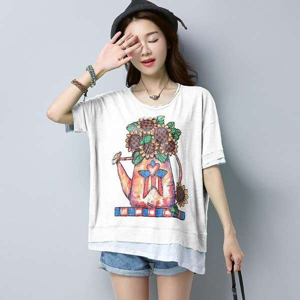The Non-Sloppy Way to Wear an Oversized T-Shirt