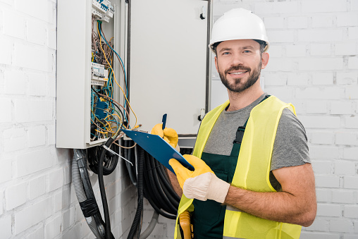 Study Electrician Courses to Qualify for Australian Permanent Residency