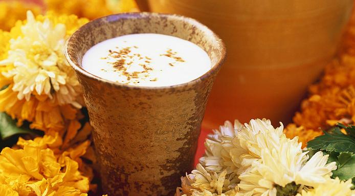 5 Amazing Health Benefits Of Drinking Lassi