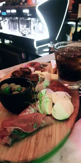 The Rattlesnake Saloon