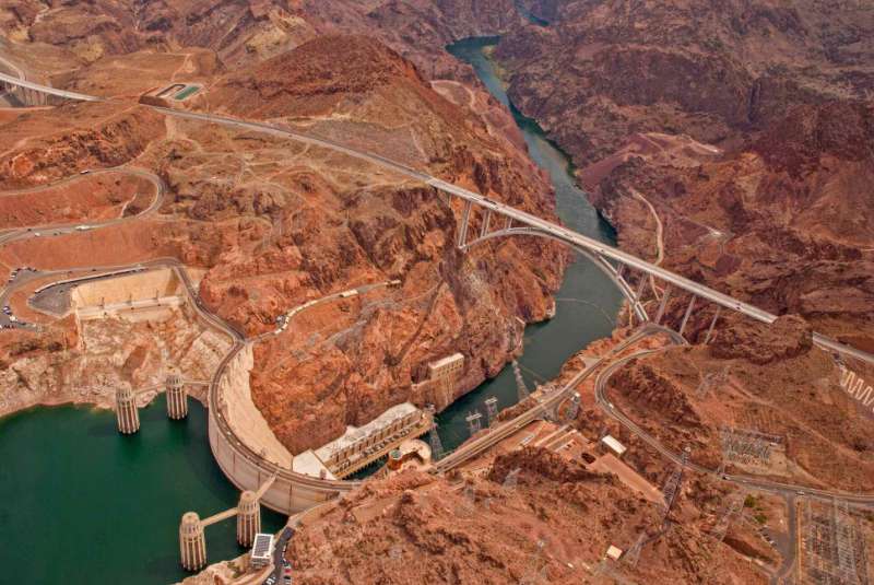 visit hoover dam from las vegas