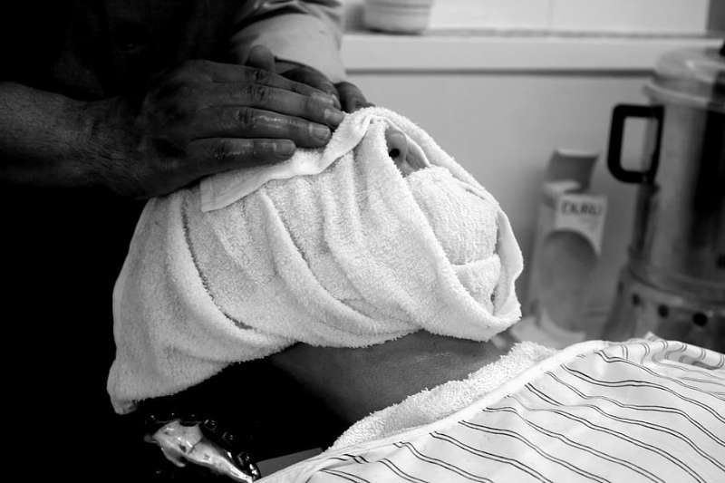 Advantages of Using a Hot Towel Shave