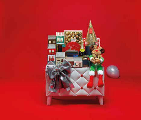 White Large Ottoman Gift Set by Igor's Pastry, Surabaya