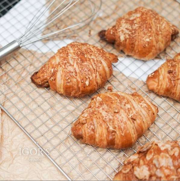 PPKM berlangsung - Ngopi pakai pastry dari Igor's Pastry di Rumah Aja!