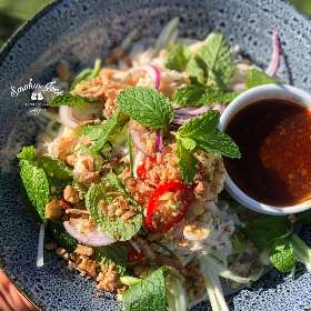 In case you skipped your brekkie, head to Smokin Joes and have a bite of our Mango Salad instead! - Smokin Joes