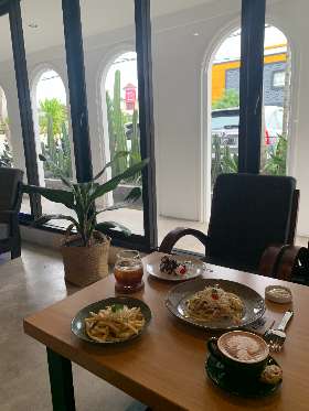 Kafe kekinian di Surabaya cocok untuk nongkrong | Triple S Neighborhood