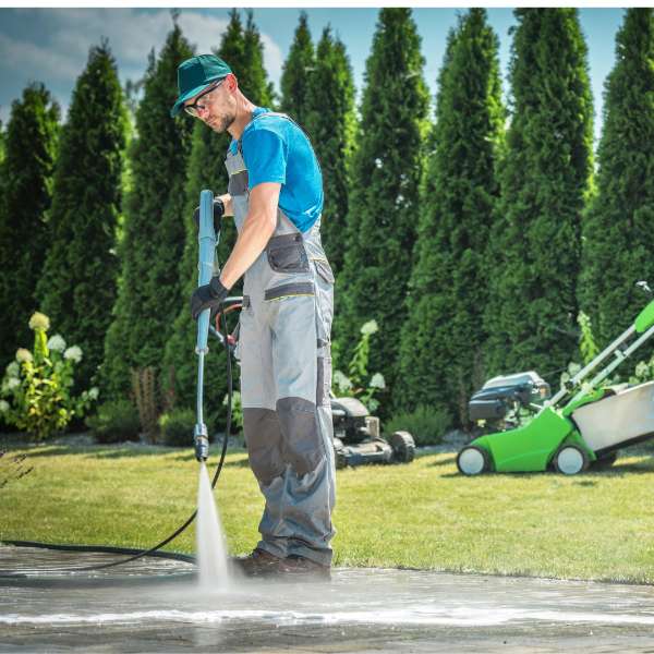 10 Benefits of Hiring a Professional Pressure Cleaning Service