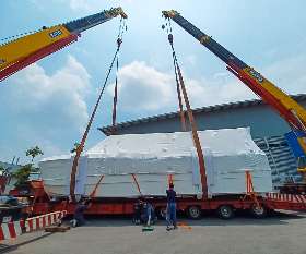 Catarmaran recently moved from port to the truck with NMT Shipping | NMT Shipping Custom Brokers