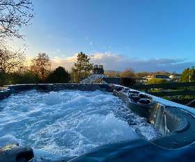 Private Outdoor Hot Tubs - Pleasant Hill Scotland