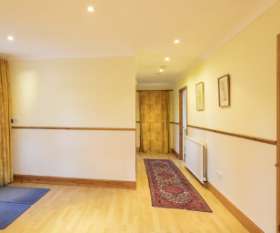 Spacious Holiday Villa in Glasgow Neighborhood With Large Garden and Numbers of Bedroom - Pleasant Hill Scotland