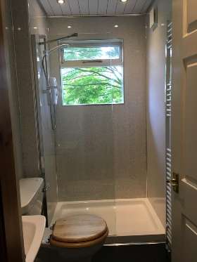 Large Holiday Villa Faciliries Ground Floor Shower and Bathroom for Mobility Convenience - Pleasant Hill Scotland