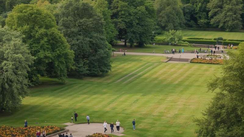Top Parks and Green Spaces in Glasgow Neighbourhood To Stroll Around During Your Holiday in Glasgow