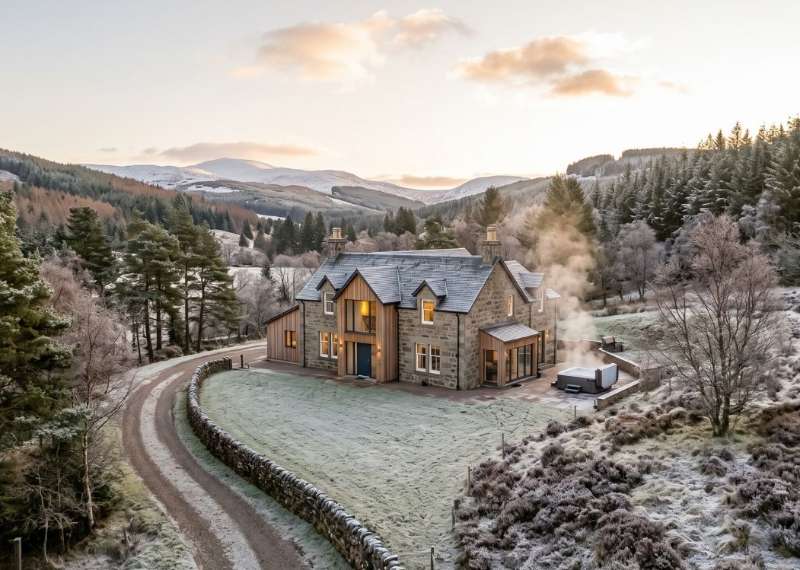 The Ultimate Christmas 2026 Family Reunion: Luxury Group Accommodation in Milngavie