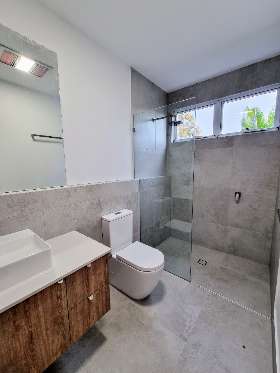 Bathroom tiler