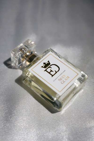 Catatan Aroma: Mengenal Top, Middle, dan Base Notes dalam Parfum