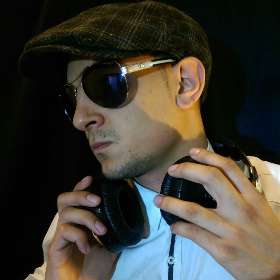 Experience under headphones! - DJ SKaZ