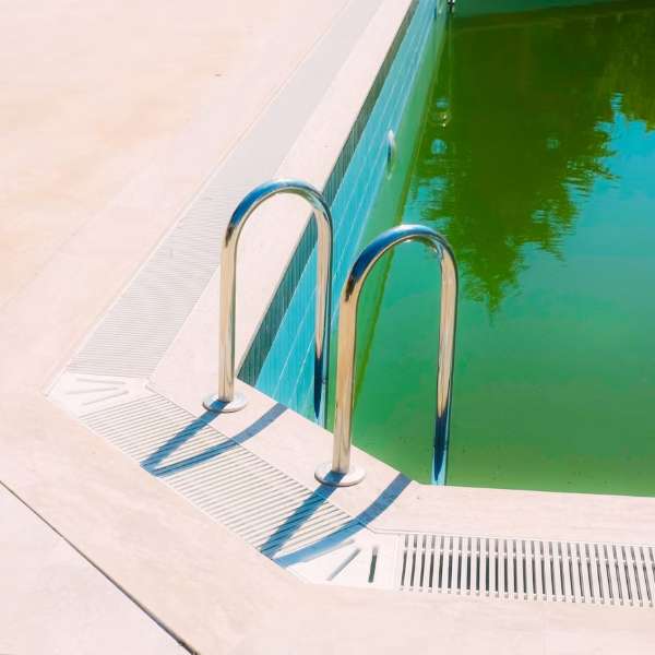 Pool still going green despite chlorine? The phosphate problem explained