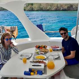 Floating breakfast in the bay isles of Nusa Penida on our vessel Jemme - Pulau Private Charters