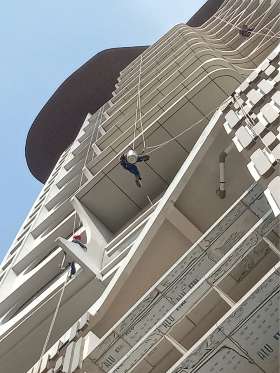 Pengerjaan Jasa Perawatan Gedung - CV Maju Berkarya Mulia