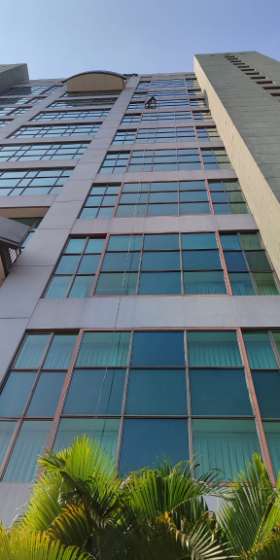 Jasa Pembersihan Kaca Gedung