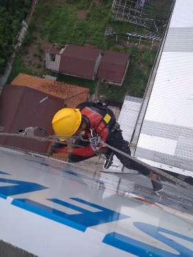 Jasa pemasangan ACP gedung Makassar