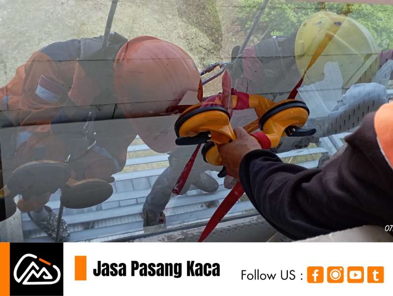 0813-7579-1139 | Jasa Pasang Kaca Gedung Pare
